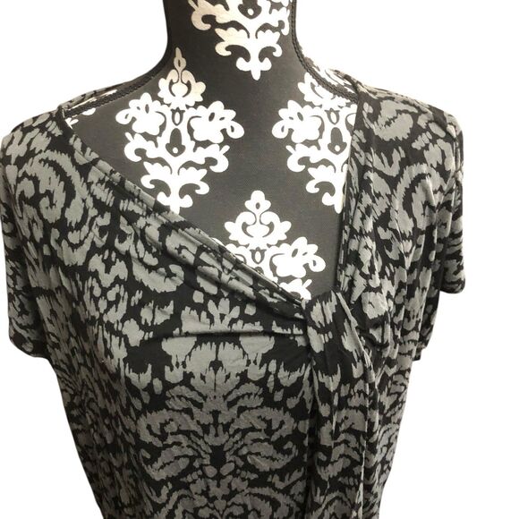 Merona Gray & Black Damask Print Blouse Size 2 (2x) Rayon Stretch Knit Top - Picture 2 of 8
